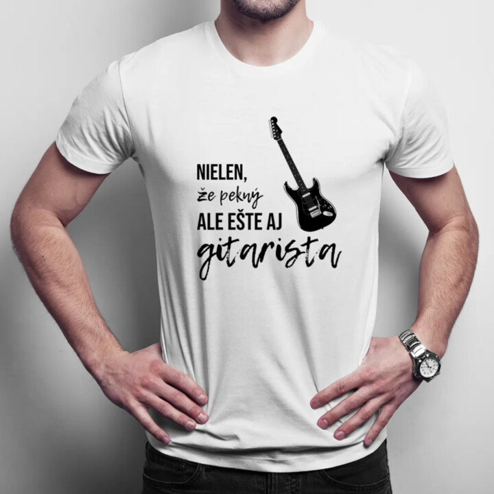 Nielen, že pekný, ale ešte aj gitarista - pánske tričko s potlačou