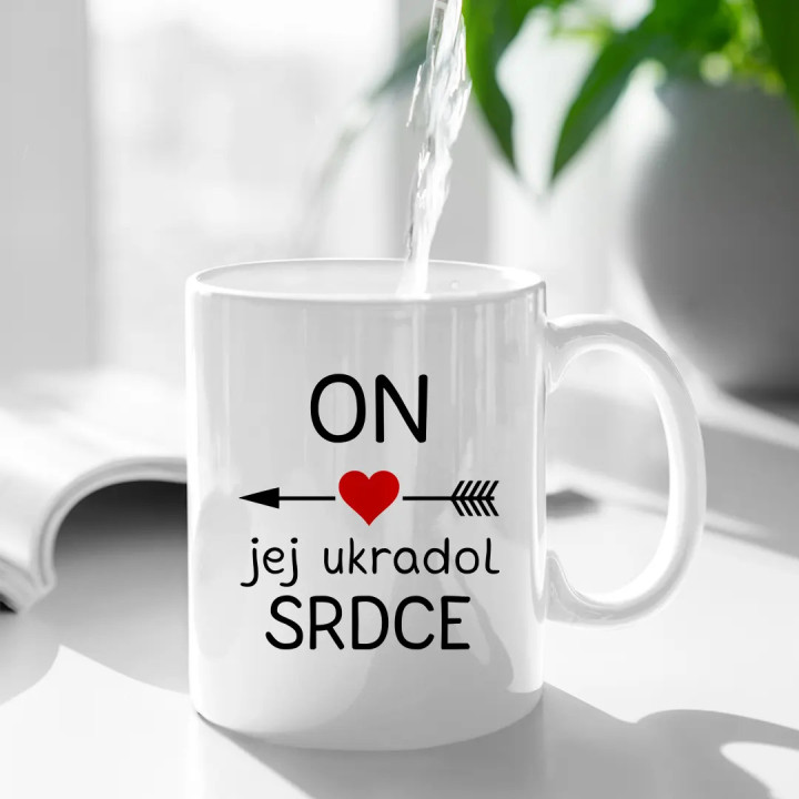 ON jej ukradol srdce - keramický hrnček s potlačou