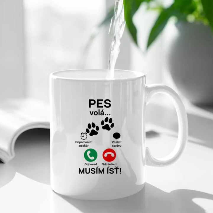 Pes volá - musím ísť - keramický hrnček s potlačou