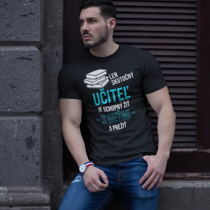 Len skutočný učiteľ je schopný žiť s deťmi a prežiť - pánske tričko s potlačou