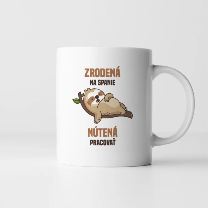 Zrodená na spanie, nútená pracovať - keramický hrnček s potlačou