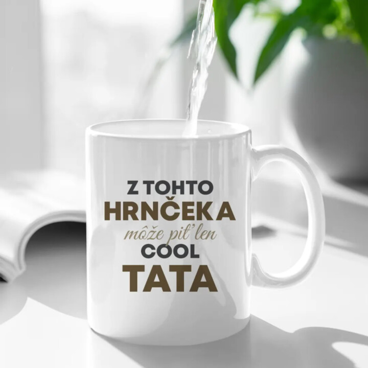 Z tohto hrnčeka môže piť len cool otec - keramický hrnček s potlačou