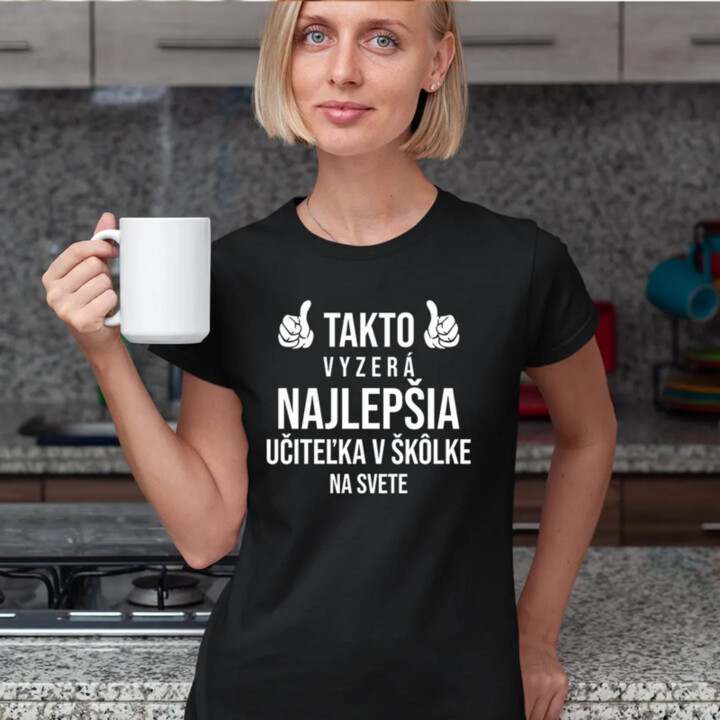Takto vyzerá najlepšia učiteľka v škôlke na svete - dámske tričko s potlačou