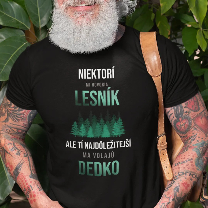 Niektorí mi hovoria  lesník, ale tí najdôležitejší ma volajú dedko - pánske tričko s potlačou