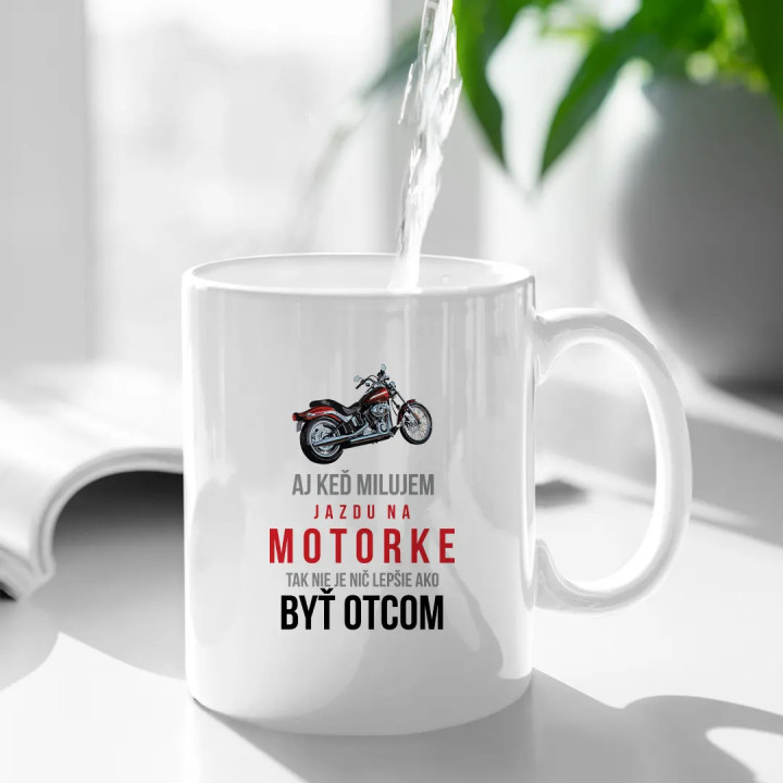 Aj keď milujem jazdu na motorke, tak nie je nič lepšie ako byť otcom -  keramický hrnček s potlačou