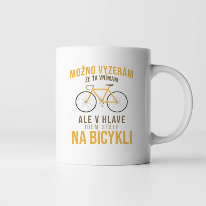 Možno vyzerám, že ťa vnímam, ale v hlave idem stále na bicykli -  keramický hrnček s potlačou