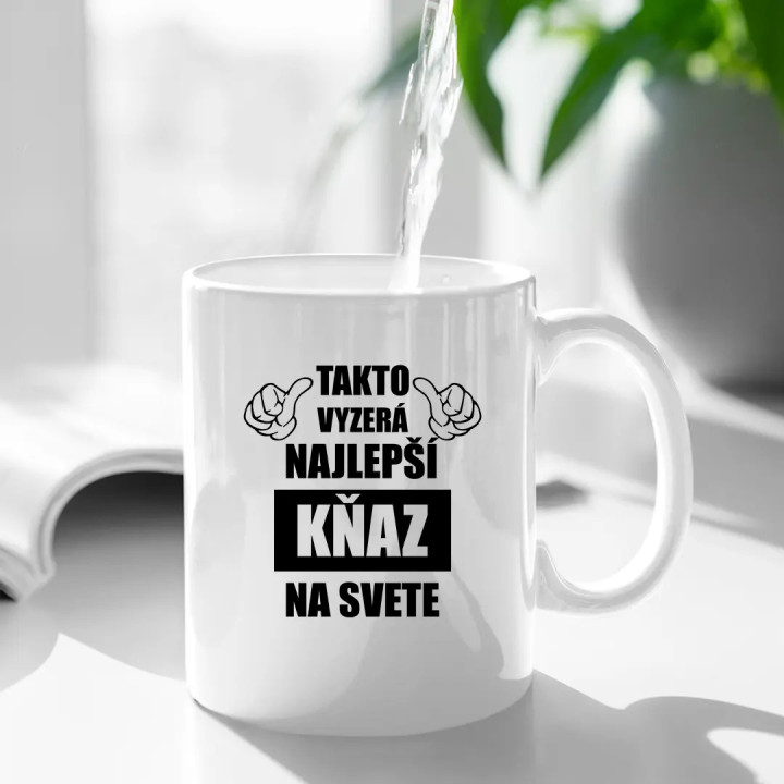 Takto vyzerá najlepší kňaz na svete -  keramický hrnček s potlačou