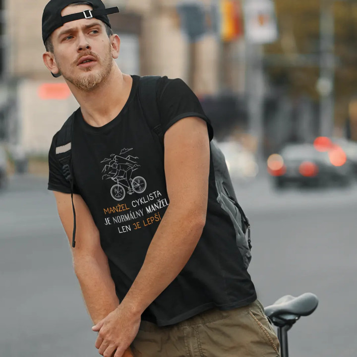 Manžel cyklista je normálny manžel, len je lepší - pánske tričko s potlačou