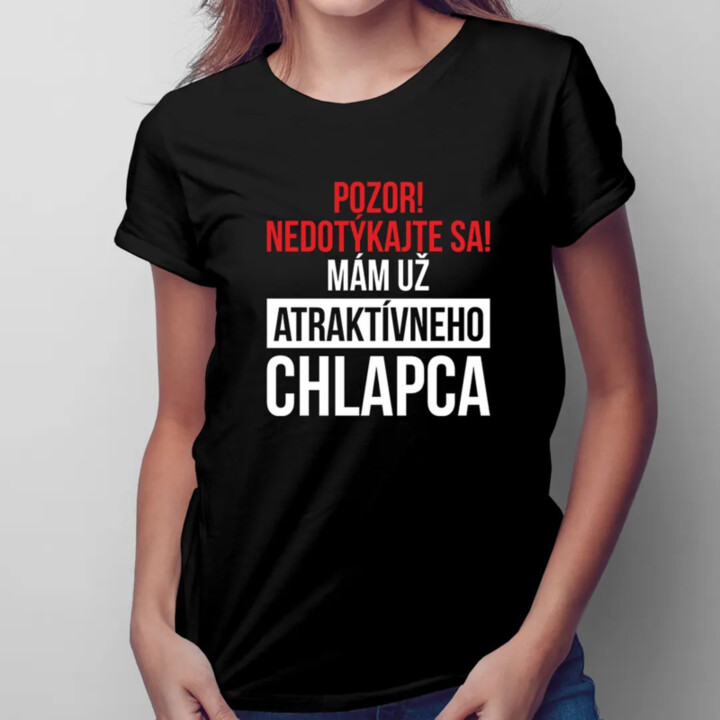 Pozor! Nedotýkajte sa! Už mám atraktívneho chlapca - dámske tričko s potlačou