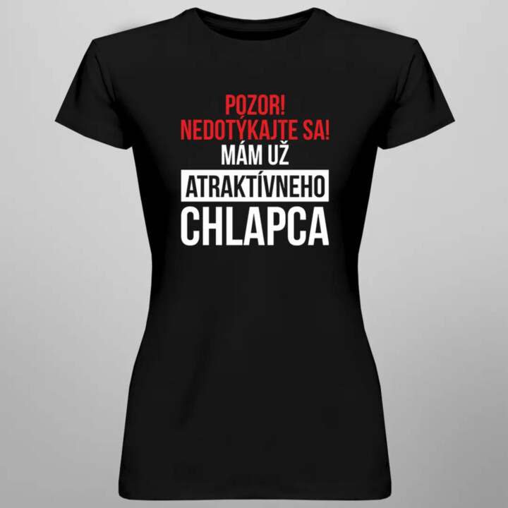 Pozor! Nedotýkajte sa! Už mám atraktívneho chlapca - dámske tričko s potlačou