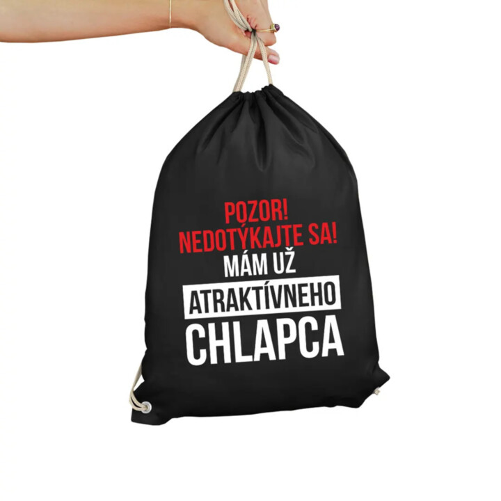 Pozor! Nedotýkajte sa! Už mám atraktívneho chlapca - vak s potlačou