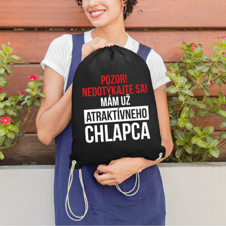 Pozor! Nedotýkajte sa! Už mám atraktívneho chlapca - vak s potlačou