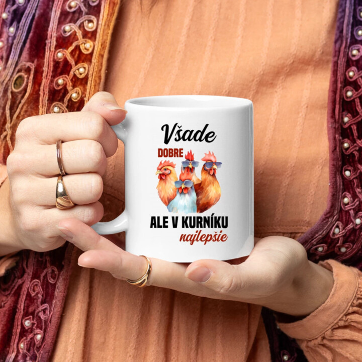 Všade dobre, ale v kurníku najlepšie - keramický hrnček s potlačou
