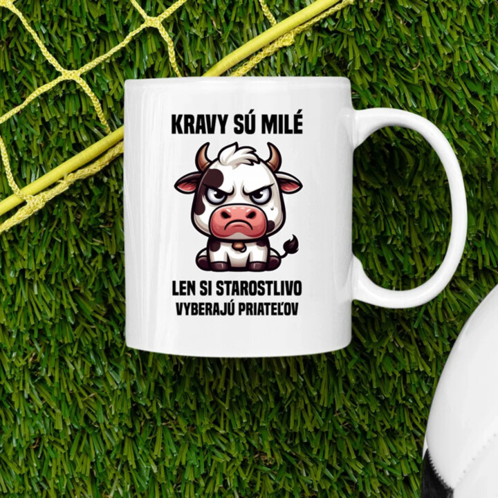 Kravy sú milé, len si starostlivo vyberajú priateľov  - keramický hrnček s potlačou