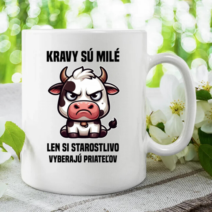 Kravy sú milé, len si starostlivo vyberajú priateľov  - keramický hrnček s potlačou