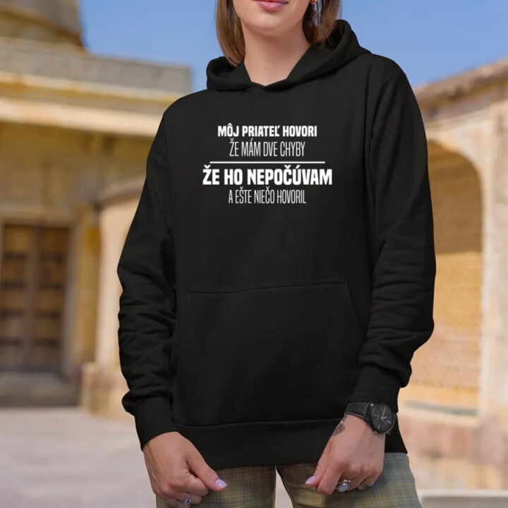 Môj priateľ hovorí, že mám dve chyby: že ho nepočúvam a ešte niečo hovoril   - dámska mikina s potlačou