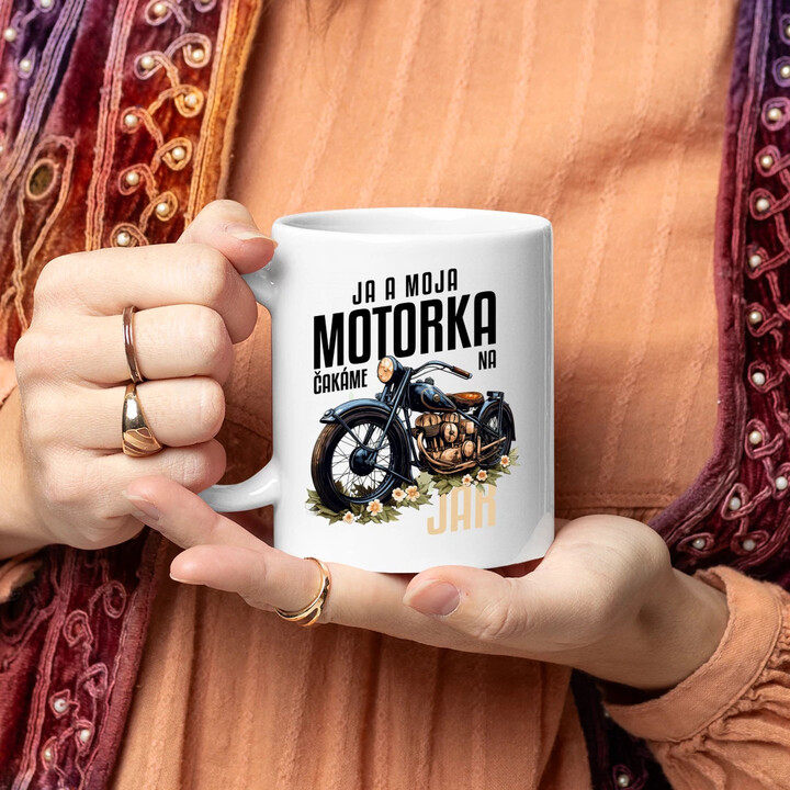 Ja a moja motorka čakáme na jar - keramický hrnček s potlačou