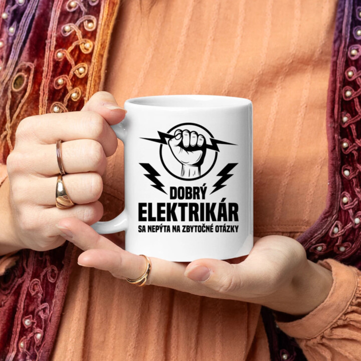 Dobrý elektrikár sa nepýta na zbytočné otázky - keramický hrnček s potlačou