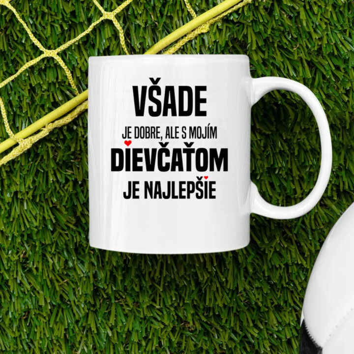 Všade je dobre, ale s mojím dievčaťom je najlepšie - keramický hrnček s potlačou