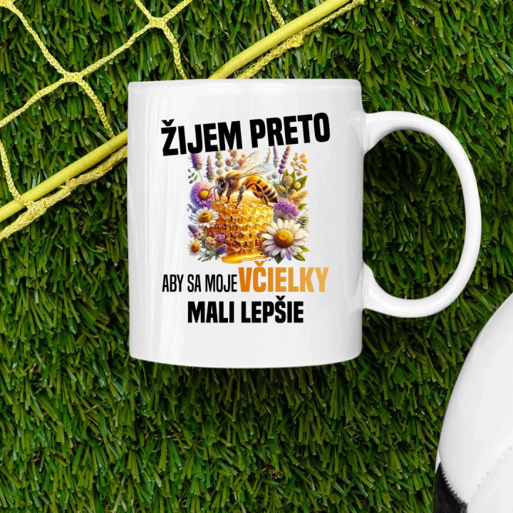Žijem preto, aby sa moje včielky mali lepšie - keramický hrnček s potlačou