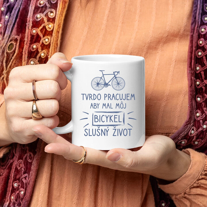 Tvrdo pracujem, aby mal môj Bicykel slušný život - keramický hrnček s potlačou
