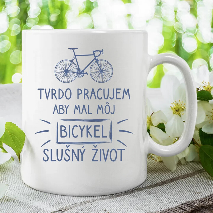 Tvrdo pracujem, aby mal môj Bicykel slušný život - keramický hrnček s potlačou