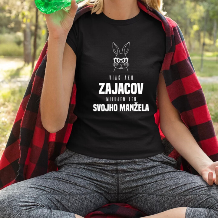 Viac ako zajacov milujem len svojho manžela - dámske tričko s potlačou