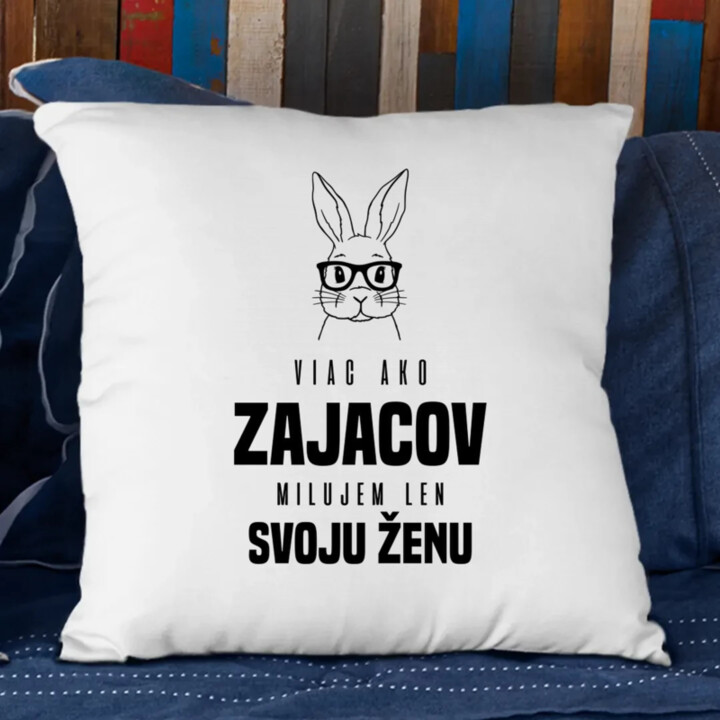 Viac ako zajacov milujem len svoju ženu - vankúš s potlačou