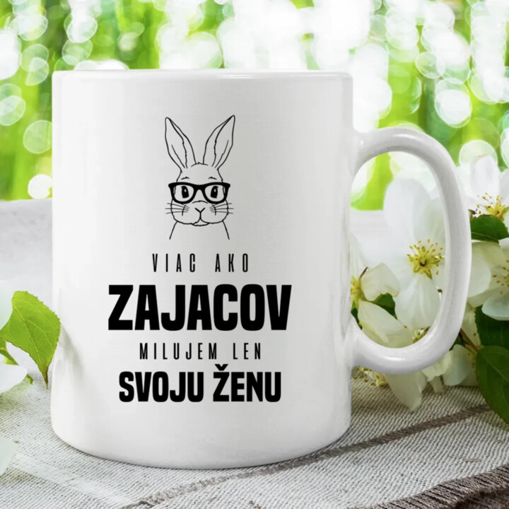 Viac ako zajacov milujem len svoju ženu - keramický hrnček s potlačou