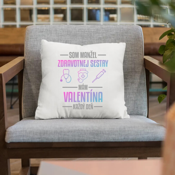 Som manžel zdravotnej sestry, mám Valentína každý deň  - vankúš s potlačou