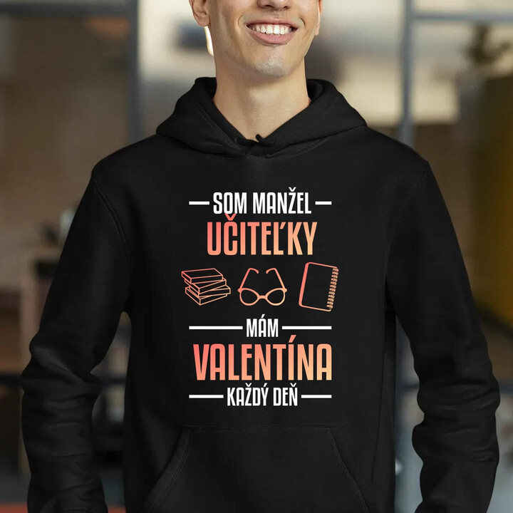 Som manžel učiteľky, mám Valentína každý deň V2  - pánska mikina s potlačou