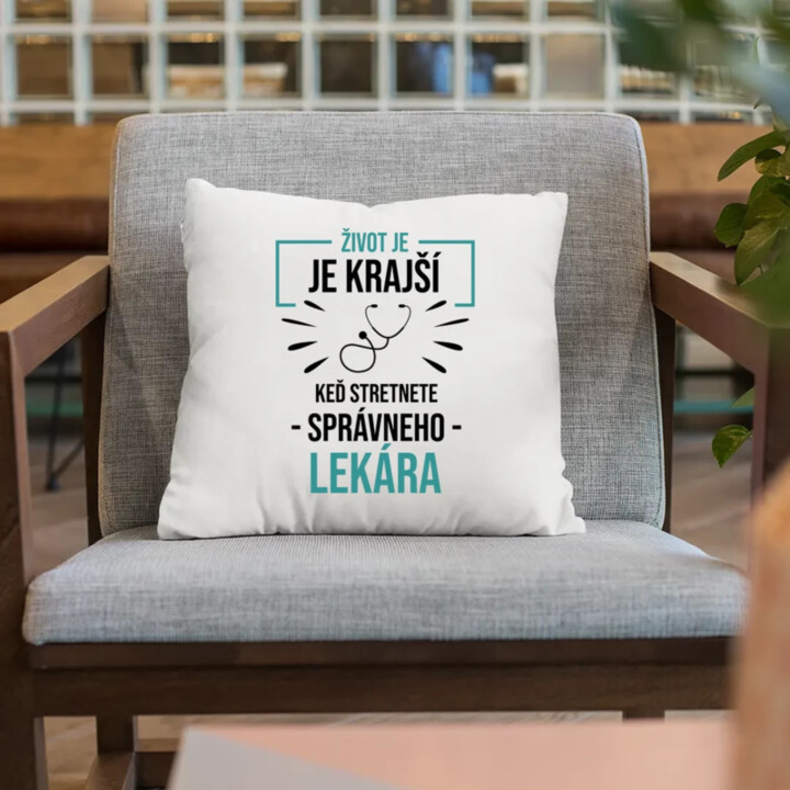 Život je krajší,  keď stretnete správneho lekára - vankúš s potlačou