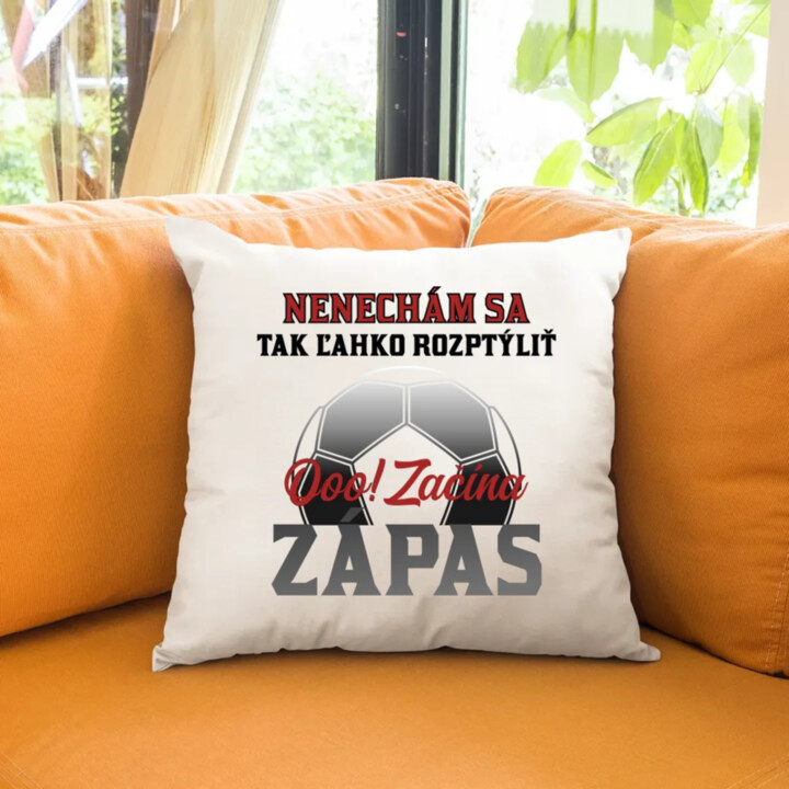 Nenechám sa tak ľahko rozptýliť. Ooo! Začína zápas - vankúš s potlačou