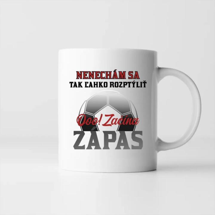 Nenechám sa tak ľahko rozptýliť. Ooo! Začína zápas - keramický hrnček s potlačou