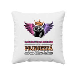 Zabudnite na korunu - táto princezná má na hlave helmu V2 - vankúš s potlačou
