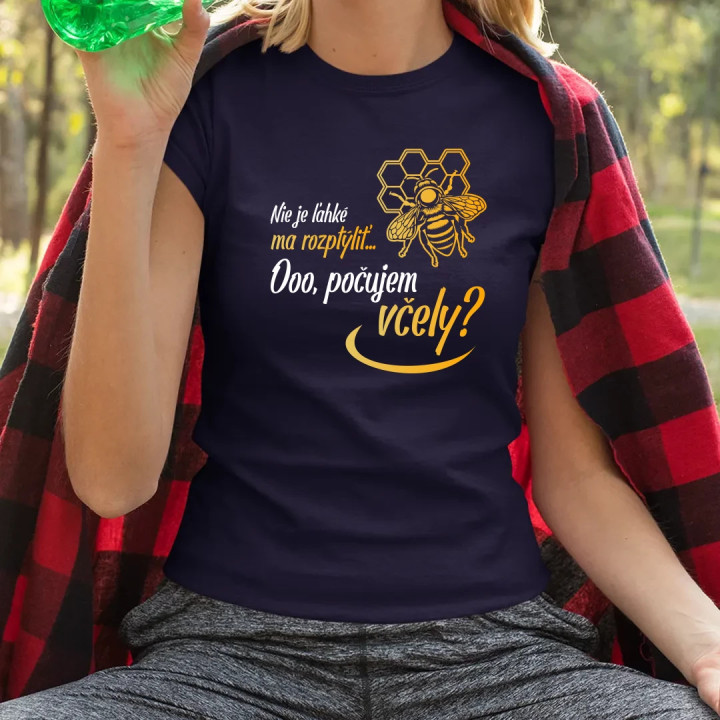 Nie je ľahké ma rozptýliť... Ooo, počujem včely? - dámske tričko s potlačou