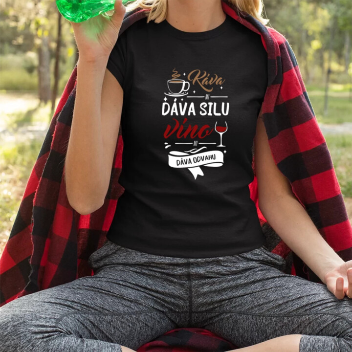 Káva mi dáva silu, víno mi dáva odvahu - dámske tričko s potlačou