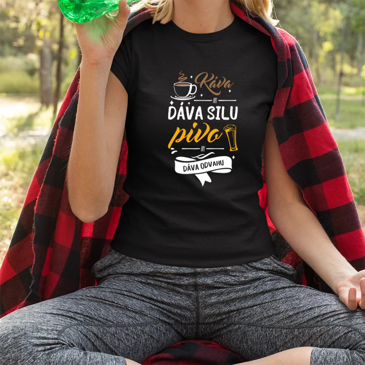 Káva mi dáva silu, pivo mi dáva odvahu - dámske tričko s potlačou