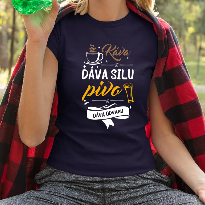Káva mi dáva silu, pivo mi dáva odvahu - dámske tričko s potlačou