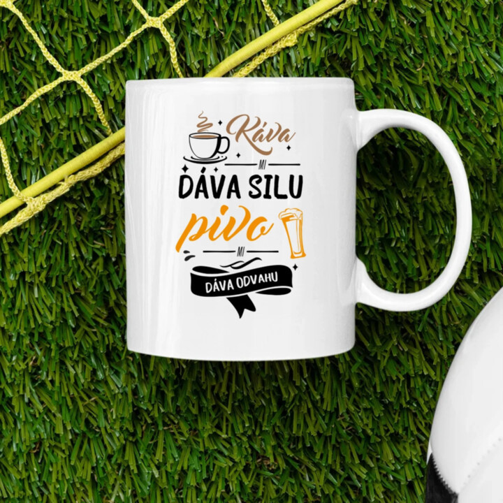 Káva mi dáva silu, pivo mi dáva odvahu - keramický hrnček s potlačou