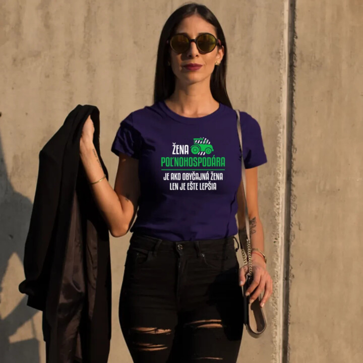 Žena poľnohospodára je ako obyčajná žena - dámske tričko s potlačou