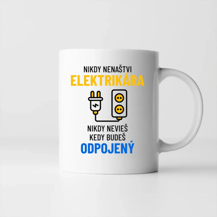 Nikdy nenaštvi elektrikára - keramický hrnček s potlačou