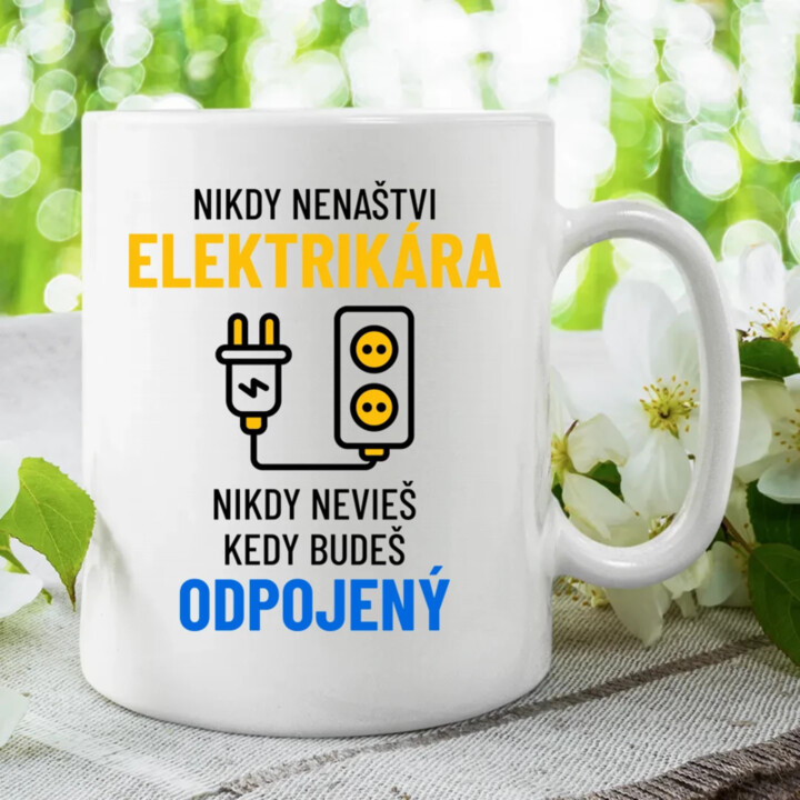 Nikdy nenaštvi elektrikára - keramický hrnček s potlačou