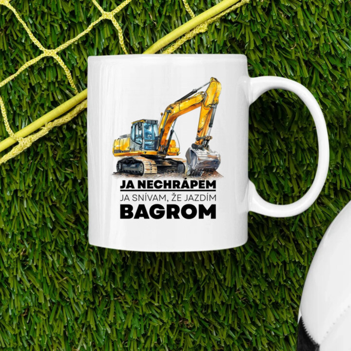 Ja nechrápem, ja snívam, že jazdím bagrom - keramický hrnček s potlačou