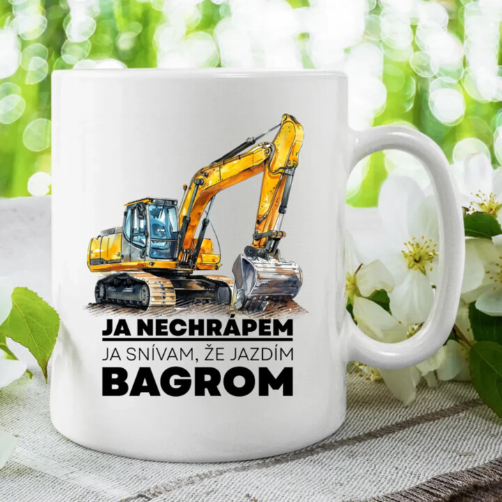Ja nechrápem, ja snívam, že jazdím bagrom - keramický hrnček s potlačou