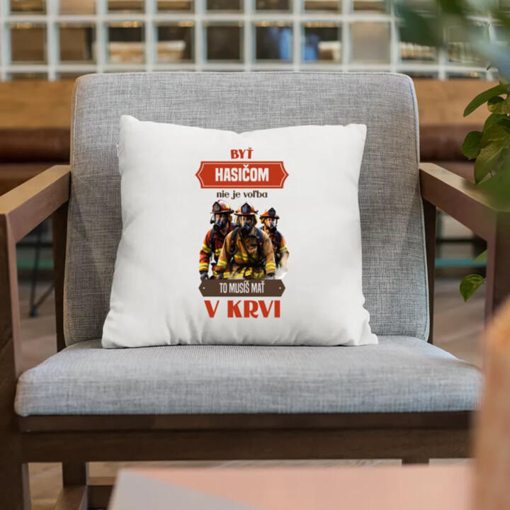 Byť hasičom nie je voľba, to musíš mať v krvi - vankúš s potlačou