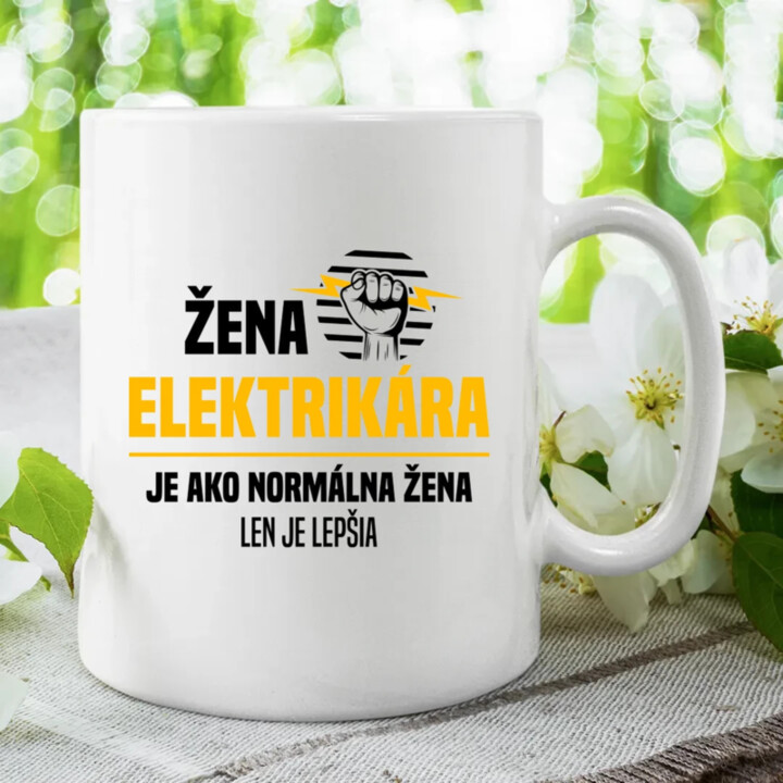 Žena elektrikára je ako normálna žena, len je lepšia - keramický hrnček s potlačou