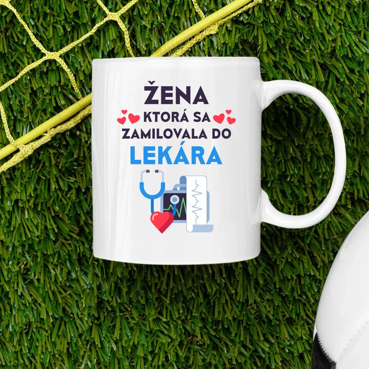 Žena, ktorá sa zamilovala do  lekára - keramický hrnček s potlačou