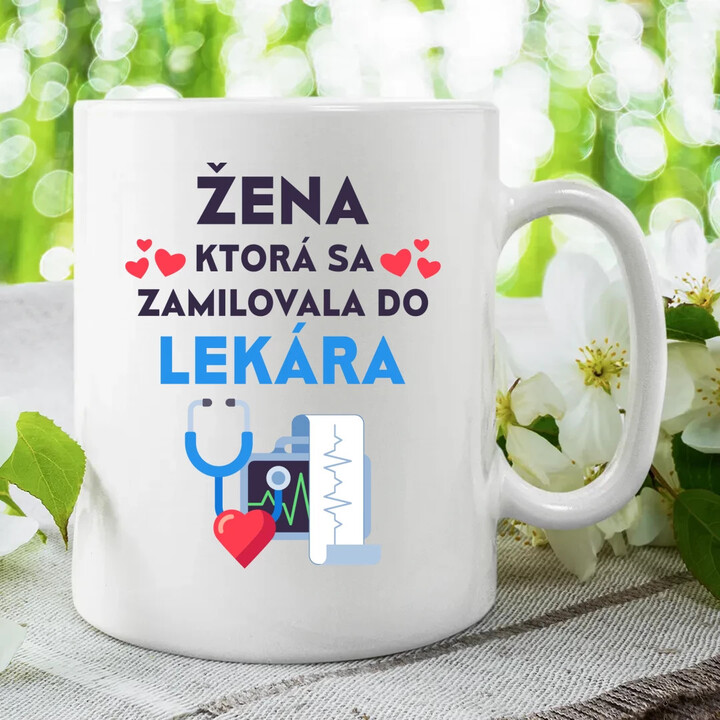 Žena, ktorá sa zamilovala do  lekára - keramický hrnček s potlačou