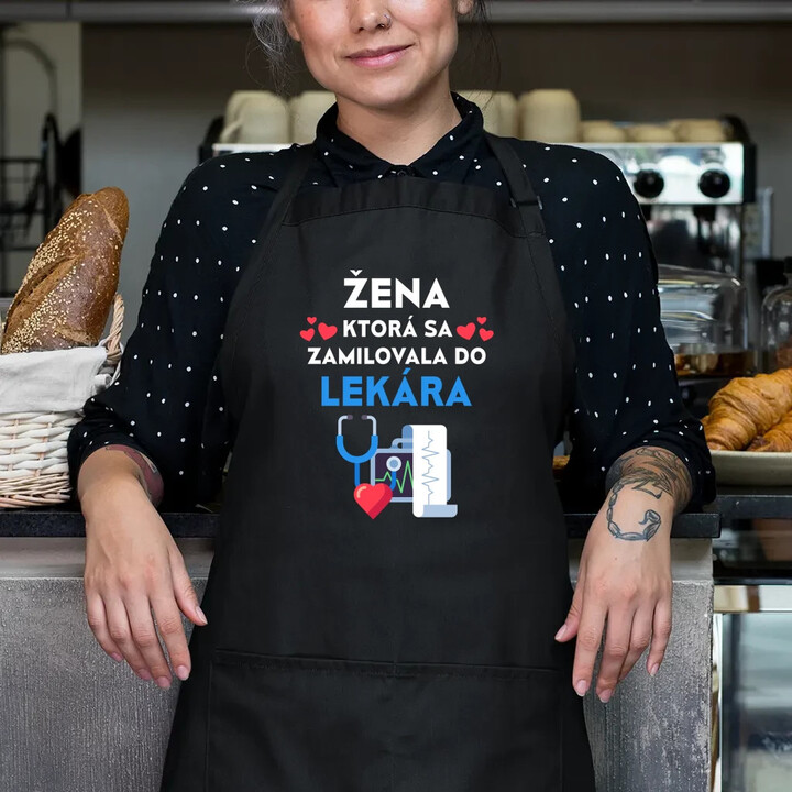 Žena, ktorá sa zamilovala do  lekára - zástera s potlačou